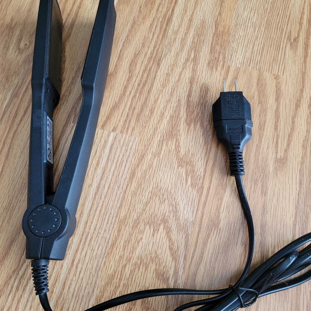 Hair straightener